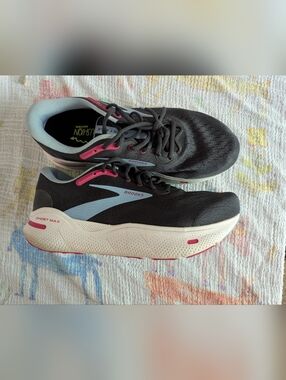 Brooks Women's Black Running Shoes with Pink Accents Size 12 EW